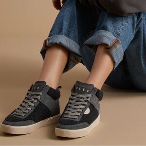 Reef Lay Day Hi Top Sneakers Fleece Lined NWT